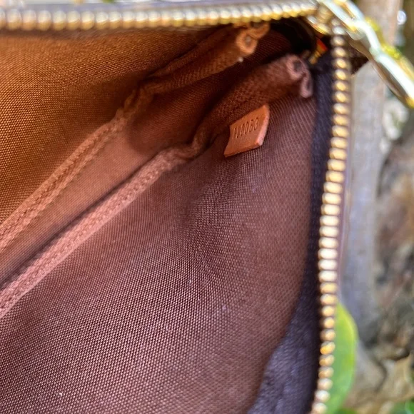 Louis Vuitton Pouch Monogram - Picture 11 of 16